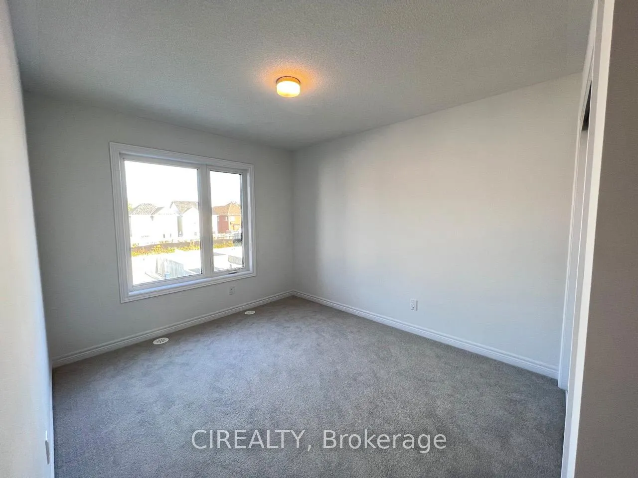 Photo 9 of 20 Sorbara Way, Whitby, Brooklin — HOMEH