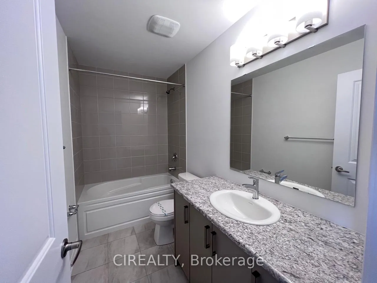 Photo 12 of 20 Sorbara Way, Whitby, Brooklin — HOMEH