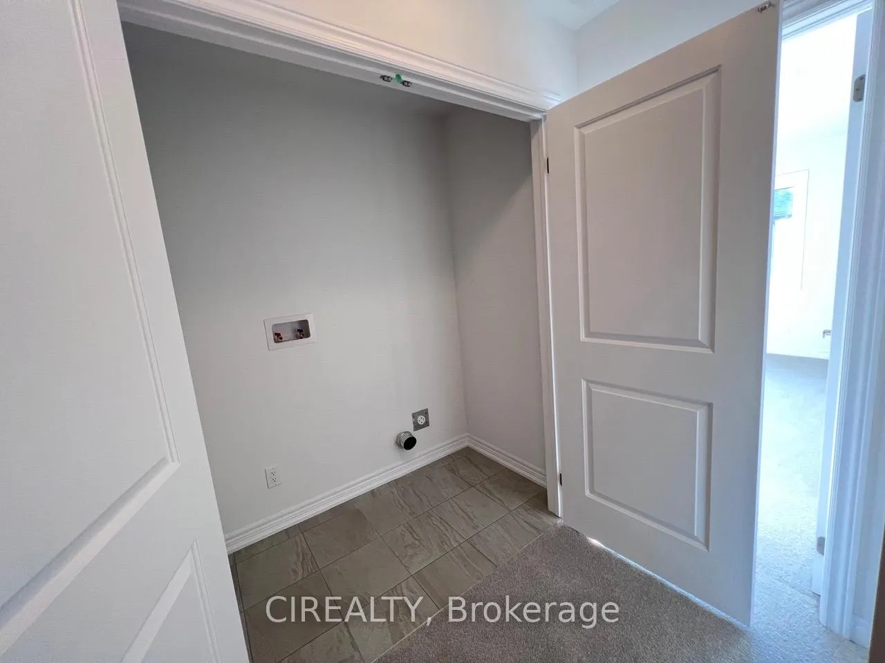 Photo 13 of 20 Sorbara Way, Whitby, Brooklin — HOMEH