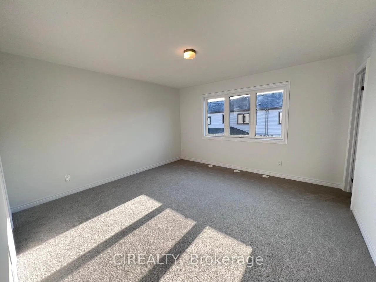 Photo 14 of 20 Sorbara Way, Whitby, Brooklin — HOMEH