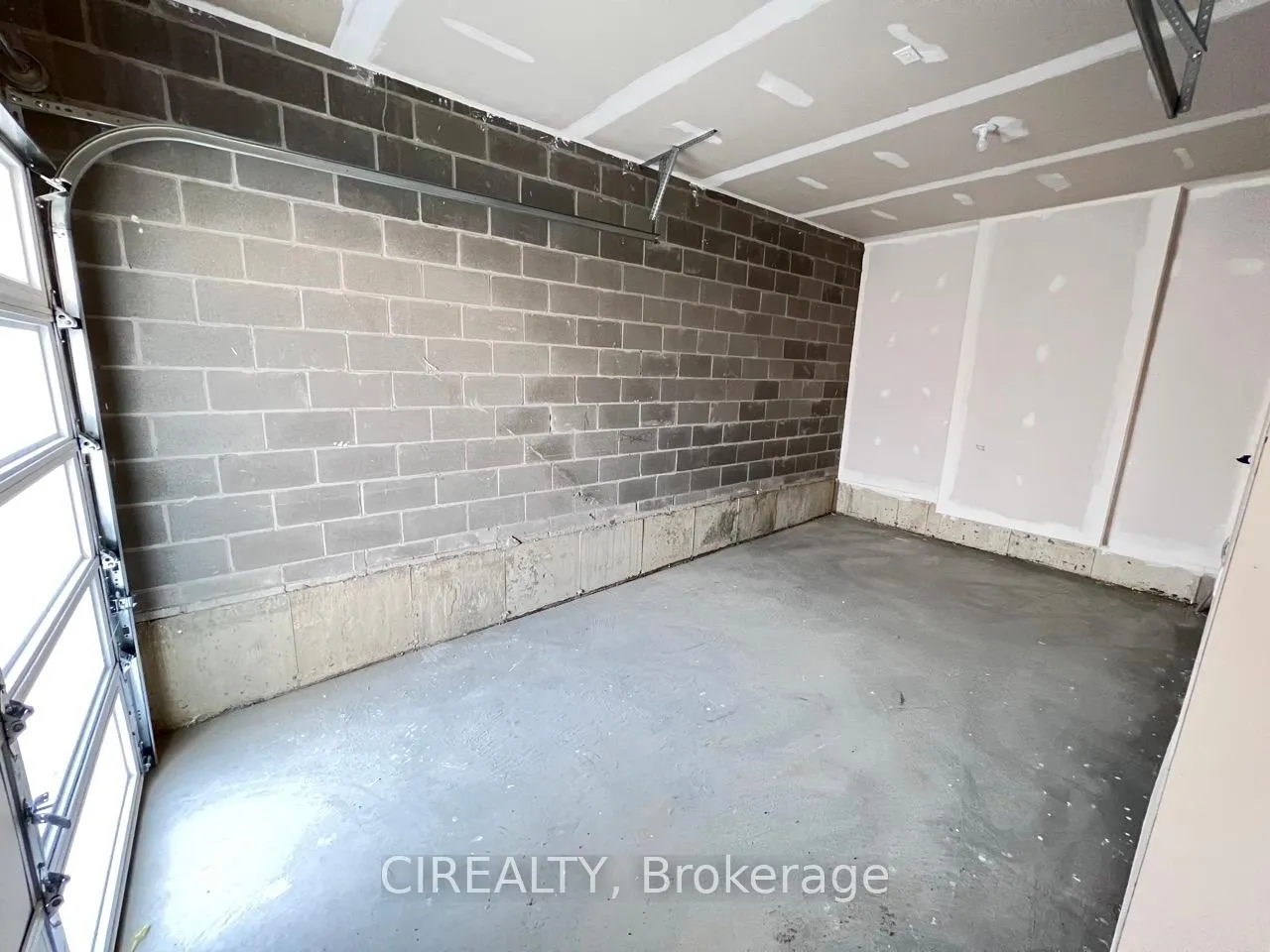 Photo 22 of 20 Sorbara Way, Whitby, Brooklin — HOMEH