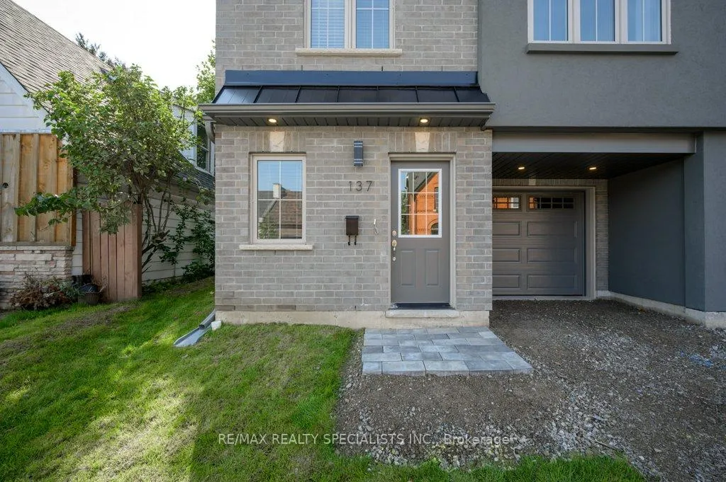 Photo 2 of 137 Peter Street, Hamilton, Strathcona — HOMEH