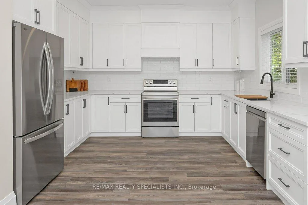 Photo 5 of 137 Peter Street, Hamilton, Strathcona — HOMEH