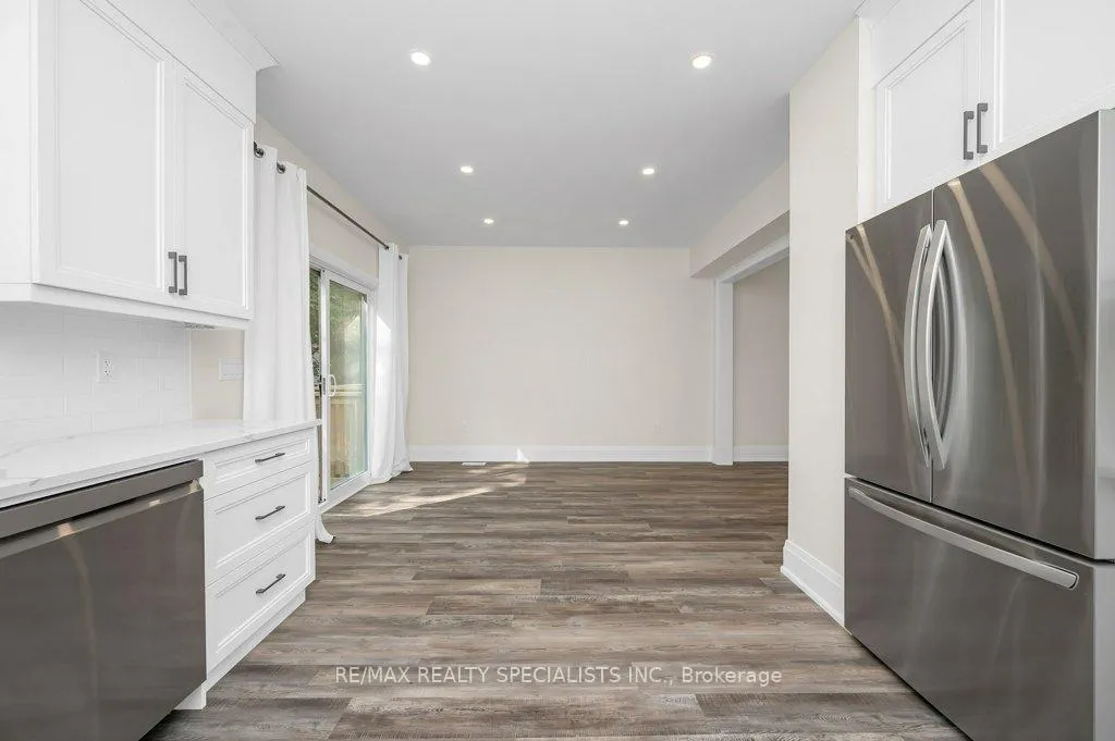 Photo 9 of 137 Peter Street, Hamilton, Strathcona — HOMEH