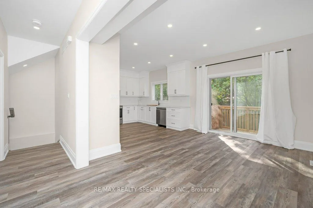 Photo 10 of 137 Peter Street, Hamilton, Strathcona — HOMEH