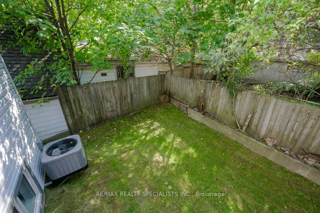 Photo 12 of 137 Peter Street, Hamilton, Strathcona — HOMEH