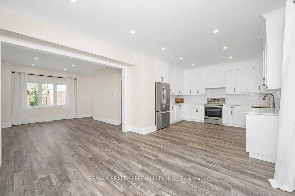 Photo 13 of 137 Peter Street, Hamilton, Strathcona — HOMEH