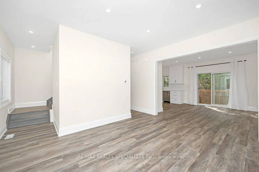 Photo 14 of 137 Peter Street, Hamilton, Strathcona — HOMEH