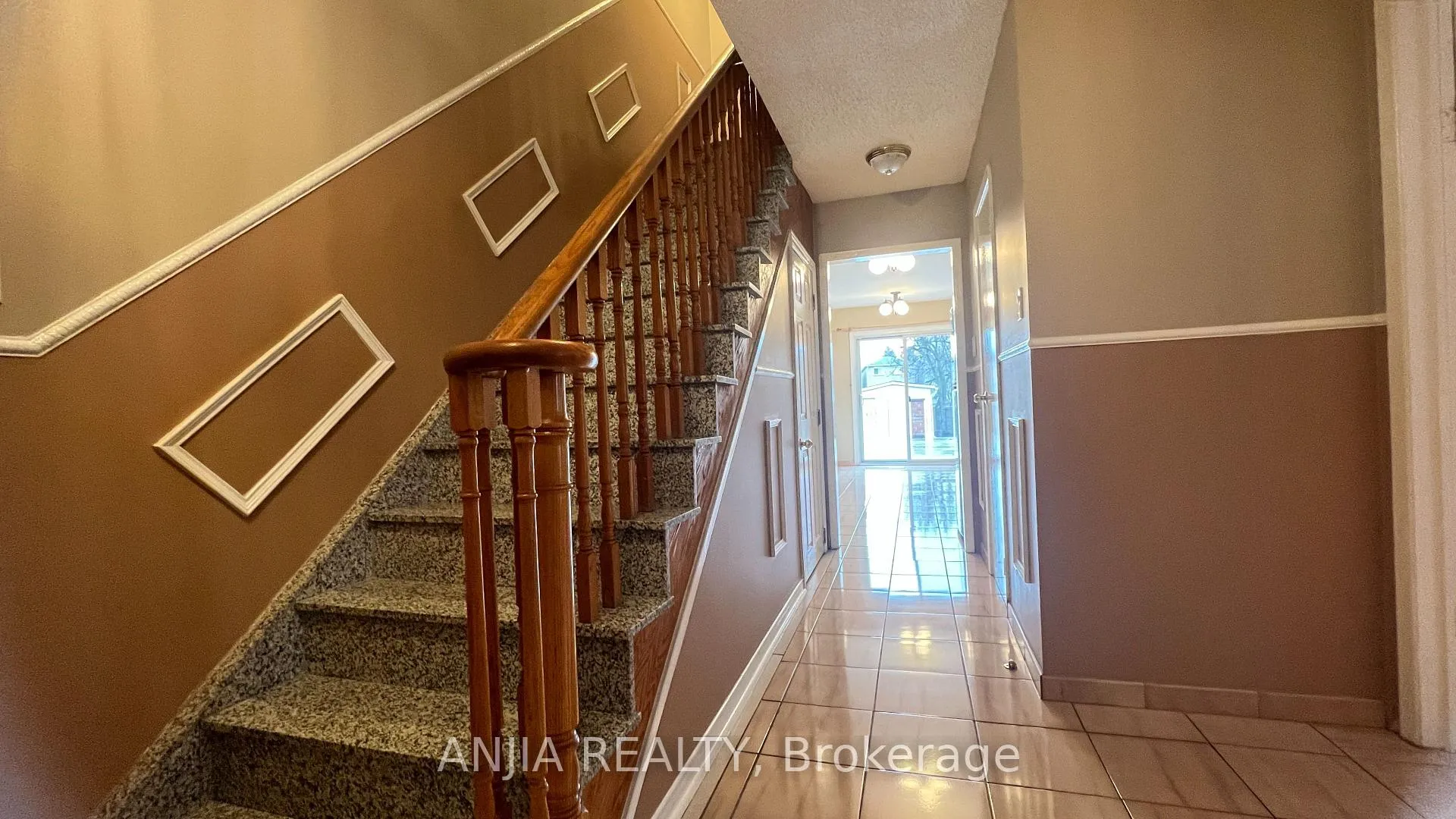 Photo 2 of 5 Forbes Crescent, Markham, Milliken Mills East — HOMEH