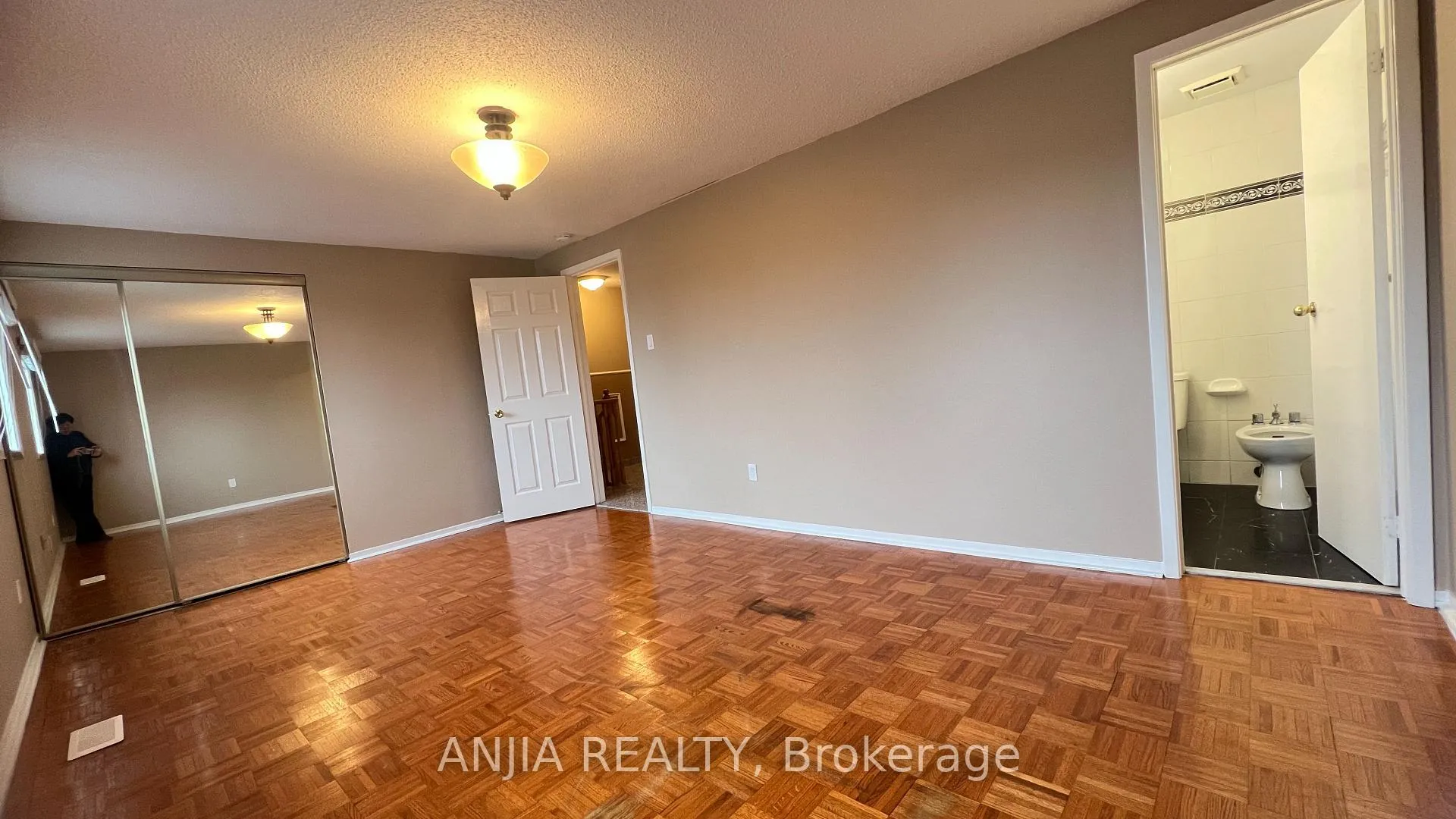Photo 14 of 5 Forbes Crescent, Markham, Milliken Mills East — HOMEH