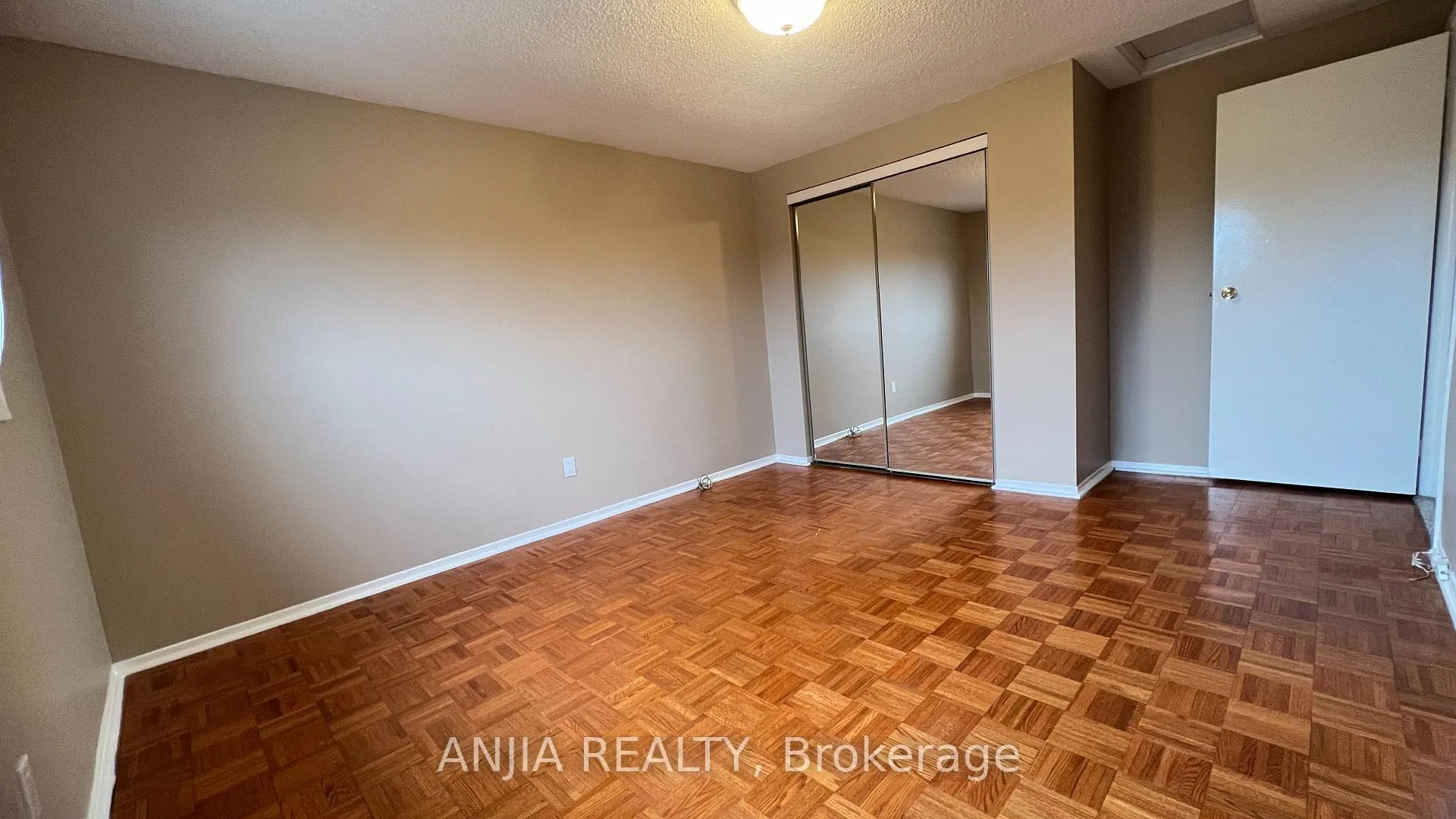 Photo 18 of 5 Forbes Crescent, Markham, Milliken Mills East — HOMEH