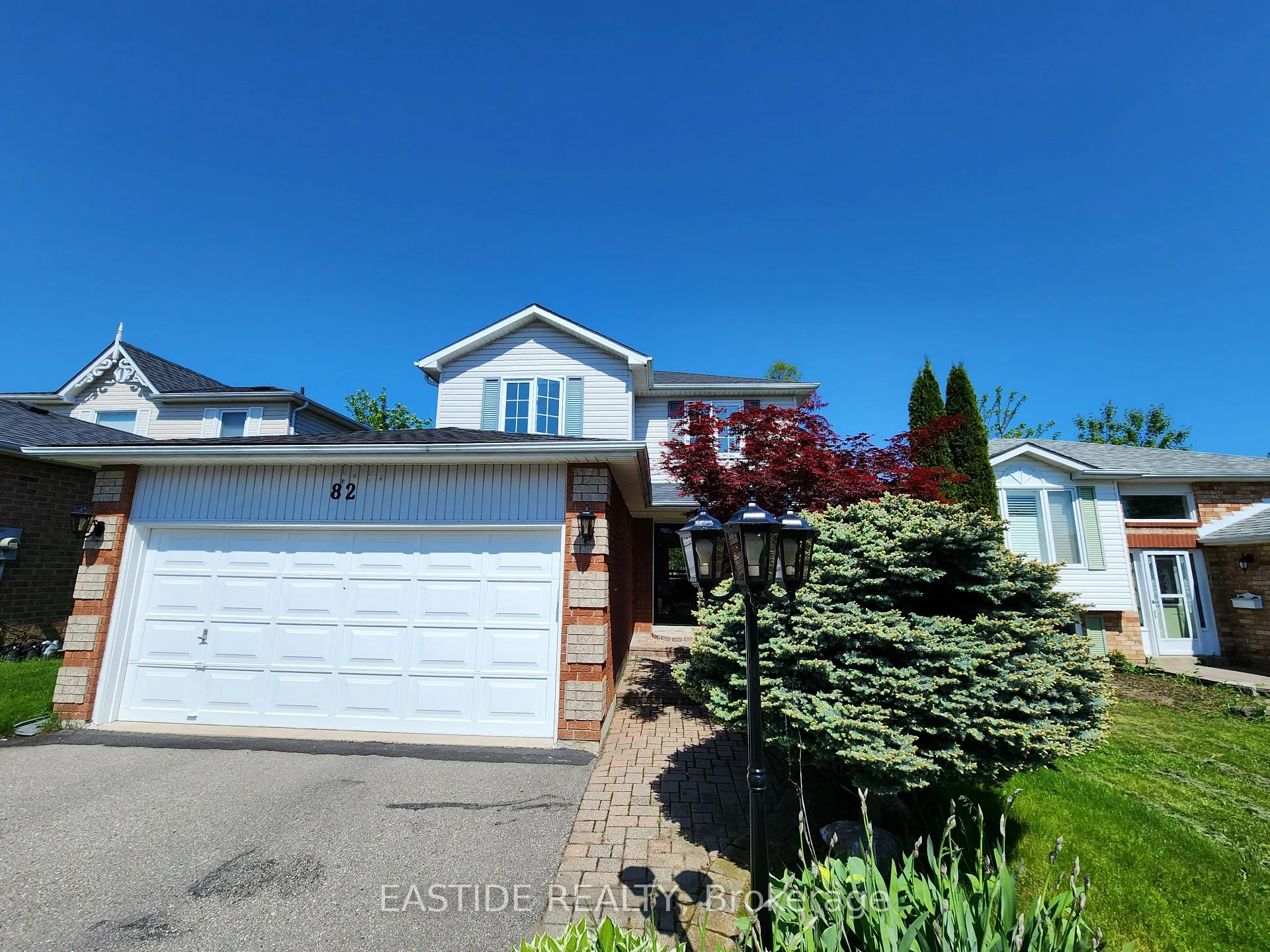 Photo 1 of 82 Hooper Square, Clarington, Bowmanville — HOMEH
