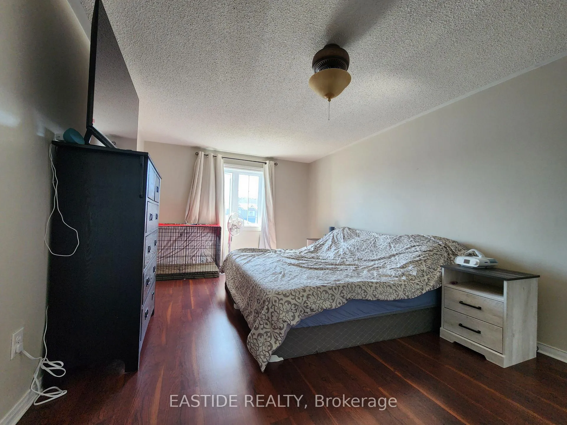 Photo 4 of 82 Hooper Square, Clarington, Bowmanville — HOMEH