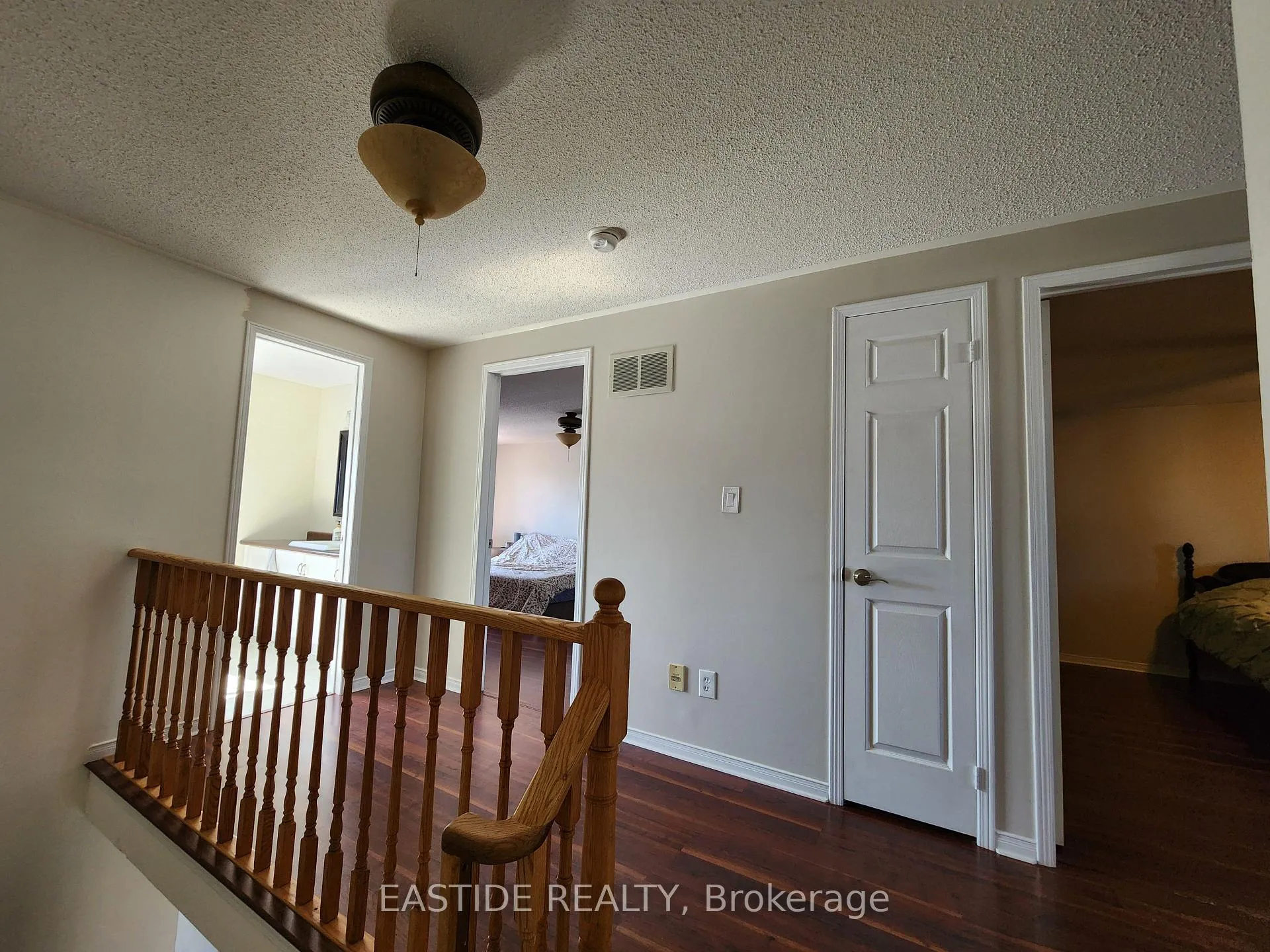 Photo 8 of 82 Hooper Square, Clarington, Bowmanville — HOMEH