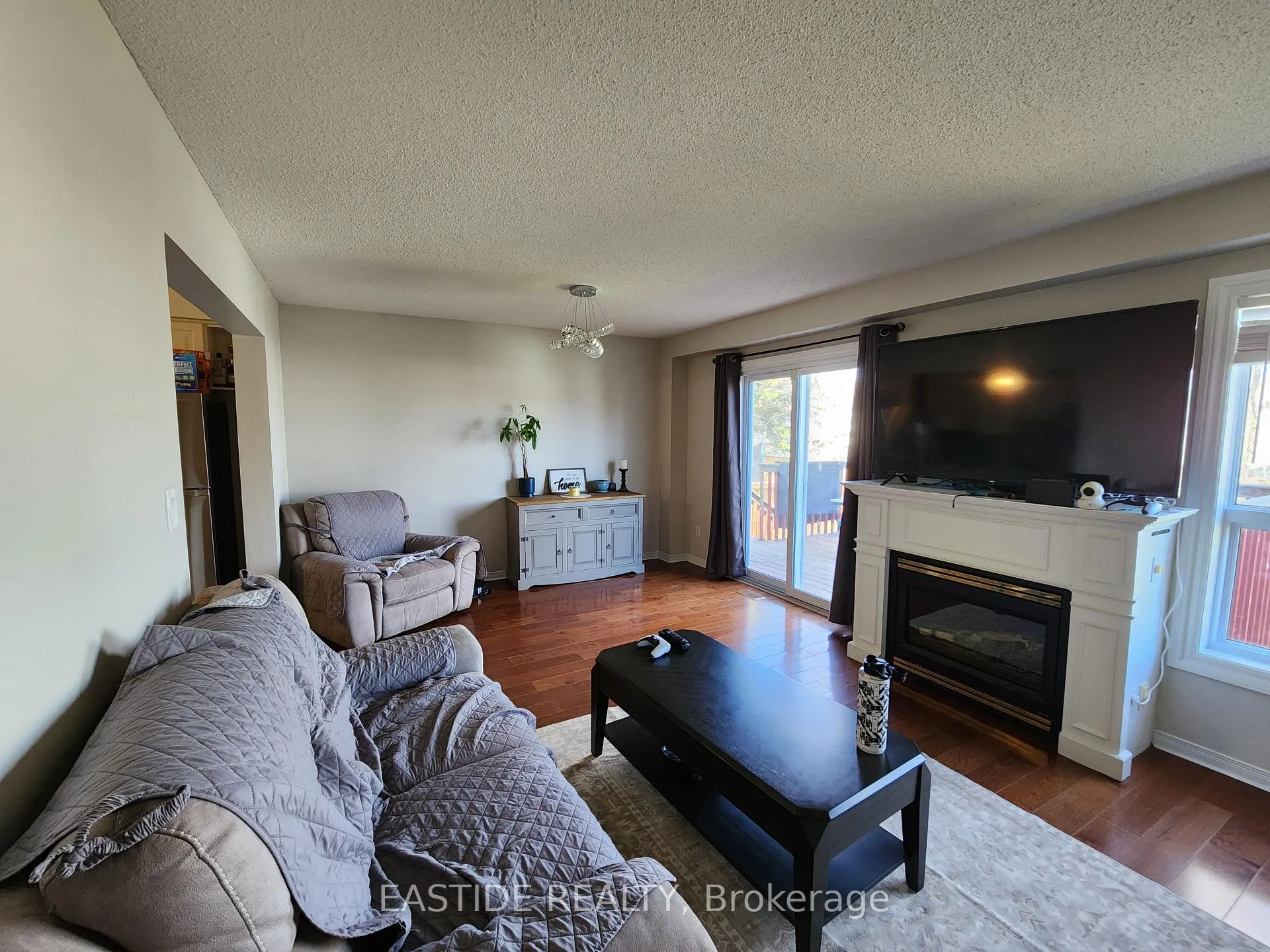 Photo 9 of 82 Hooper Square, Clarington, Bowmanville — HOMEH