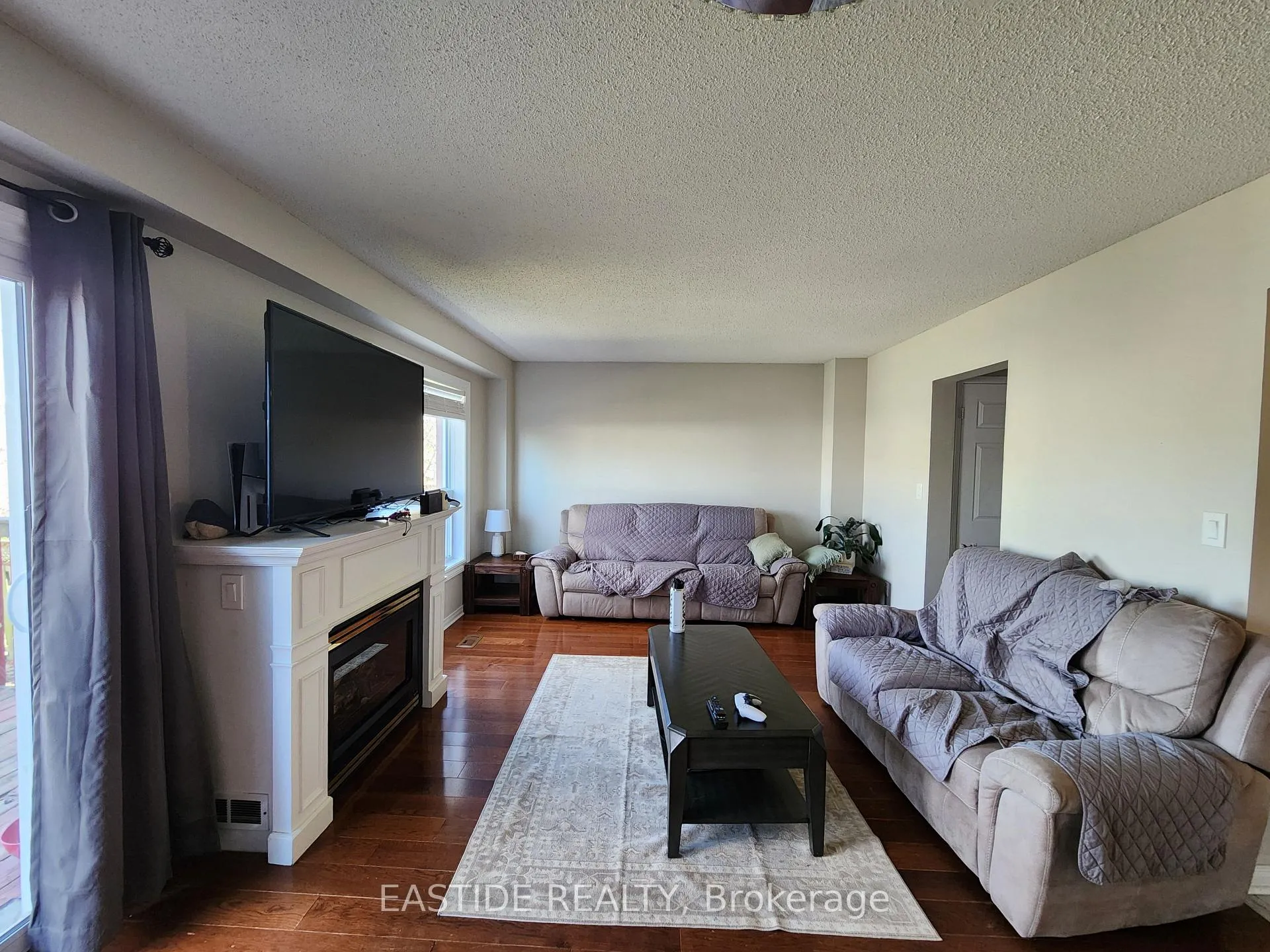 Photo 10 of 82 Hooper Square, Clarington, Bowmanville — HOMEH