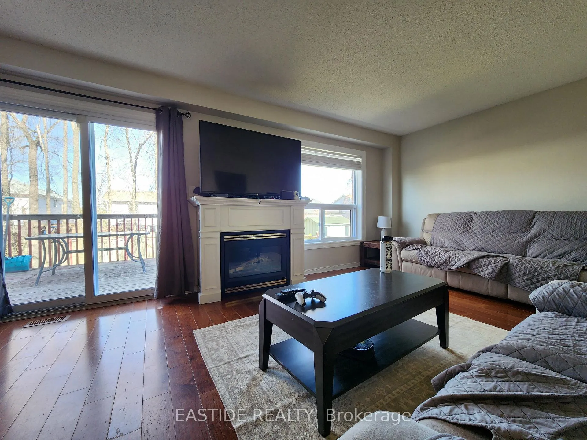 Photo 11 of 82 Hooper Square, Clarington, Bowmanville — HOMEH