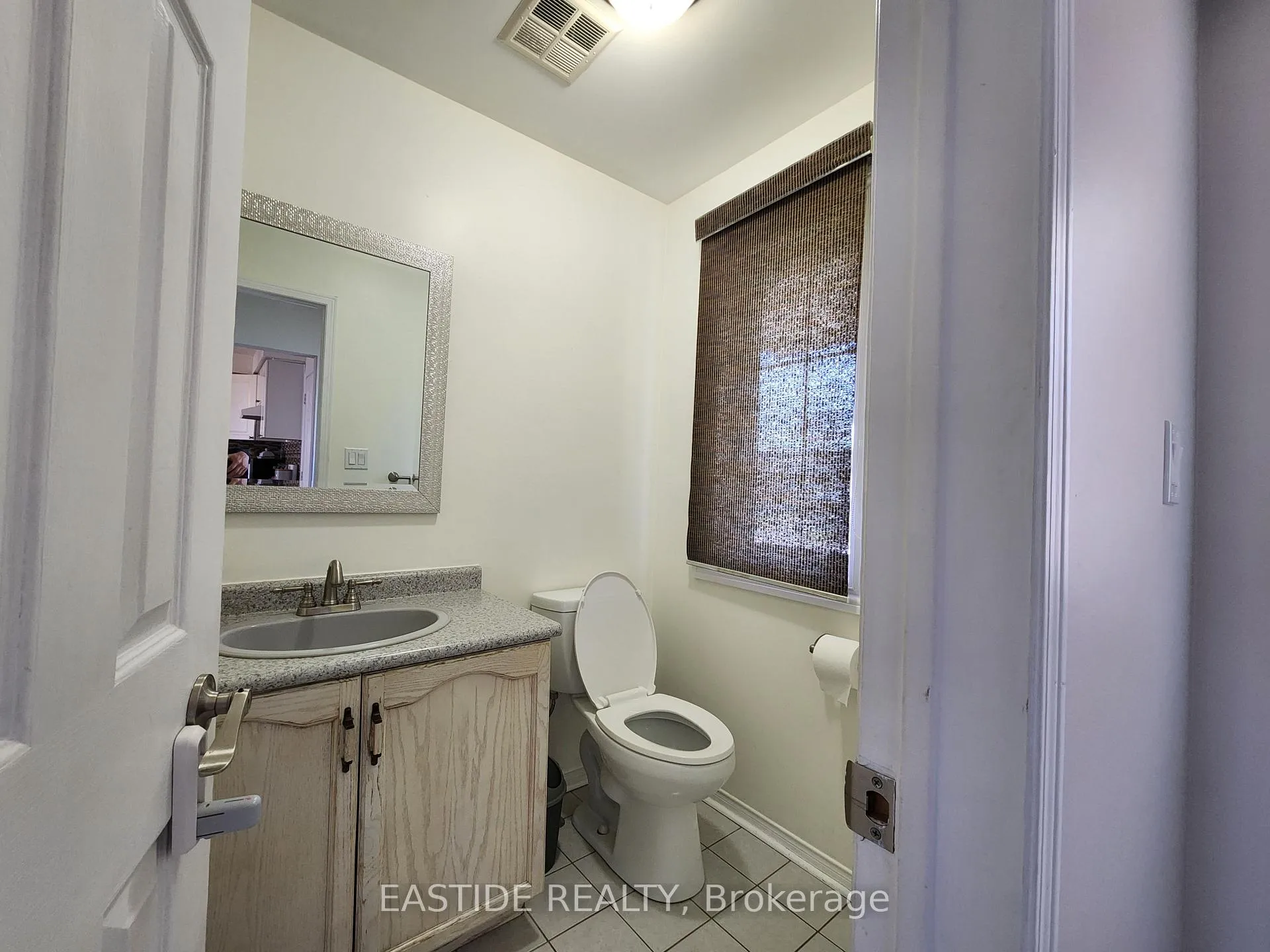 Photo 16 of 82 Hooper Square, Clarington, Bowmanville — HOMEH