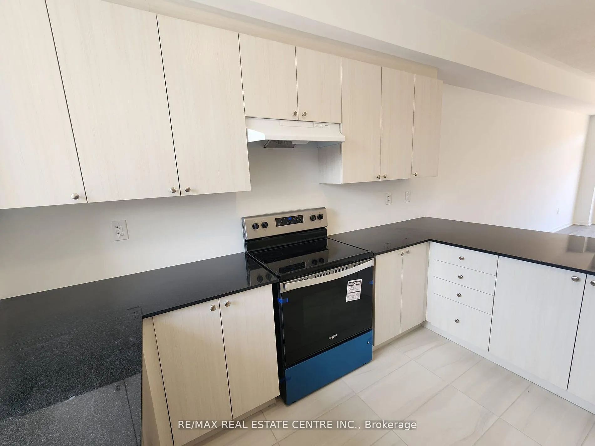 Photo 2 of 775 Stanstead Path, Oshawa, Samac — HOMEH
