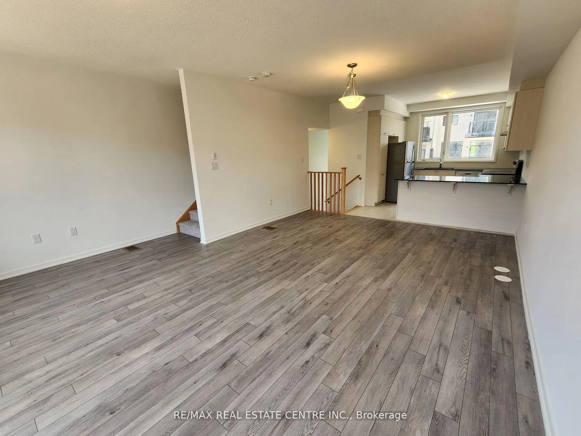 Photo 5 of 775 Stanstead Path, Oshawa, Samac — HOMEH