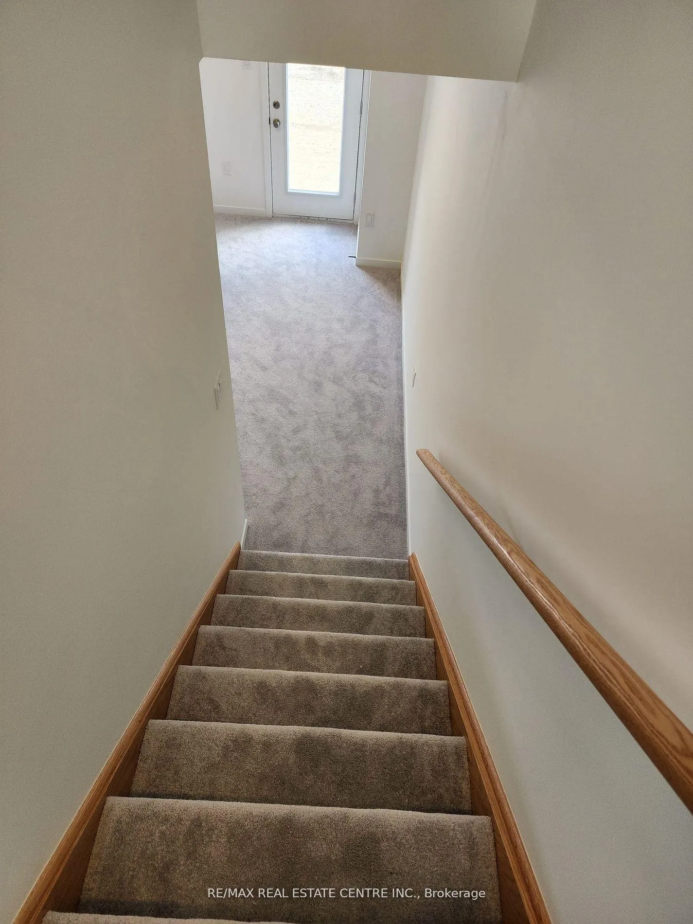 Photo 7 of 775 Stanstead Path, Oshawa, Samac — HOMEH