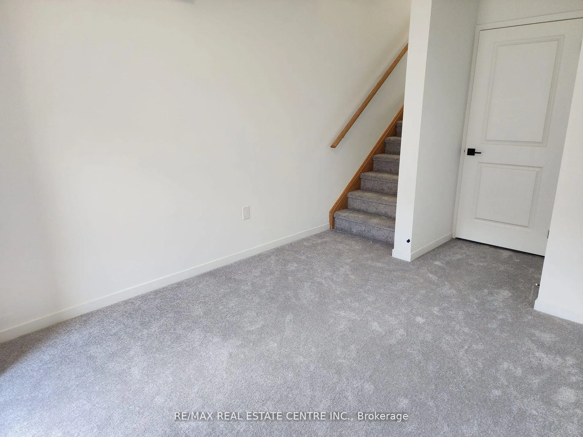 Photo 8 of 775 Stanstead Path, Oshawa, Samac — HOMEH