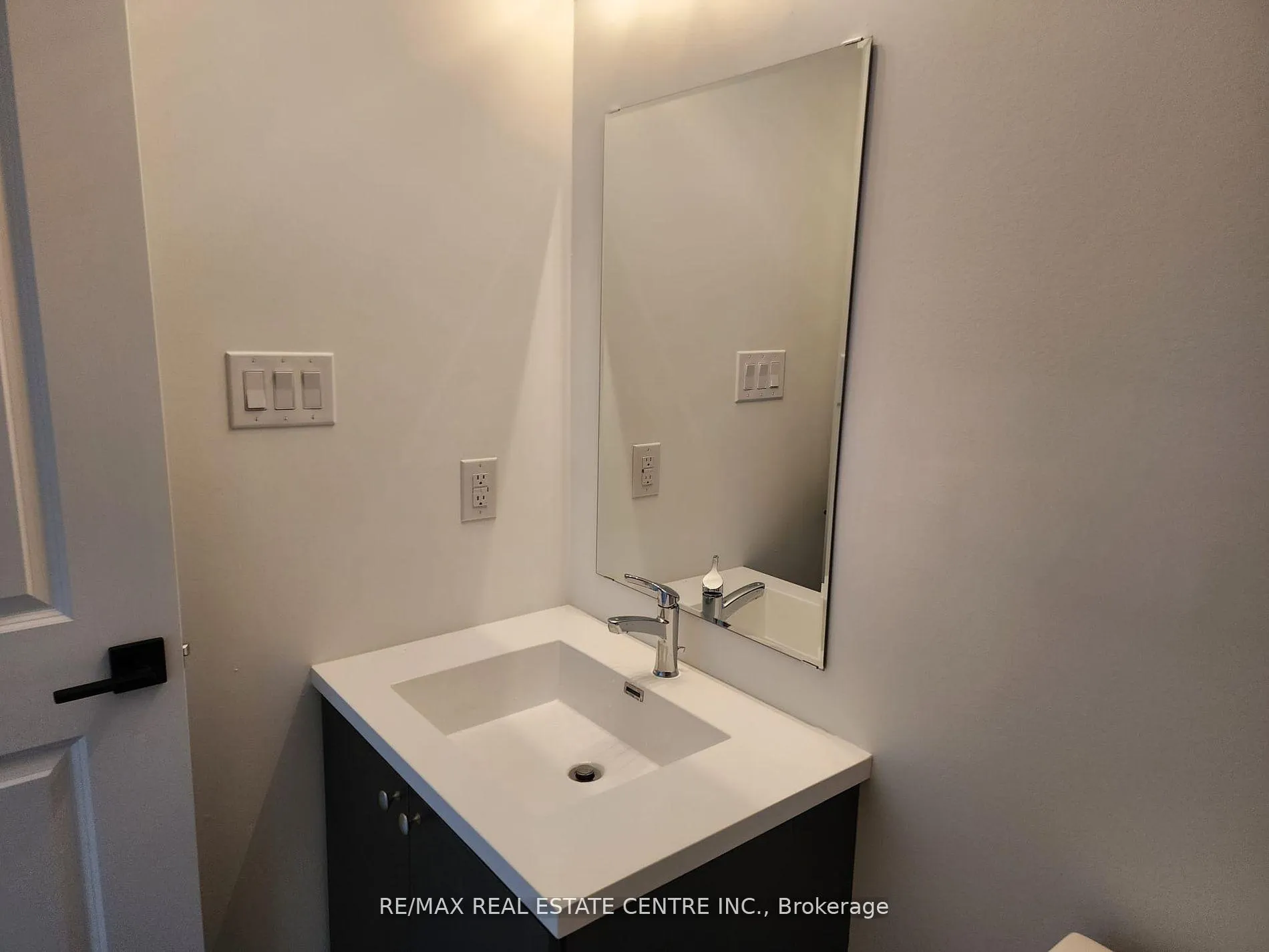 Photo 11 of 775 Stanstead Path, Oshawa, Samac — HOMEH