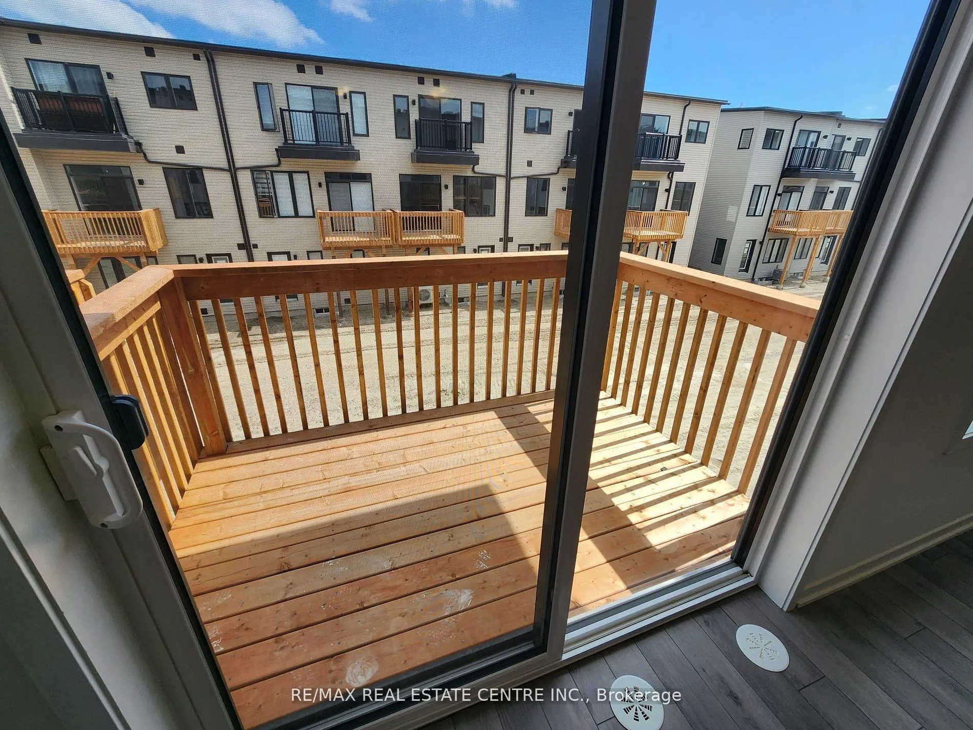 Photo 20 of 775 Stanstead Path, Oshawa, Samac — HOMEH