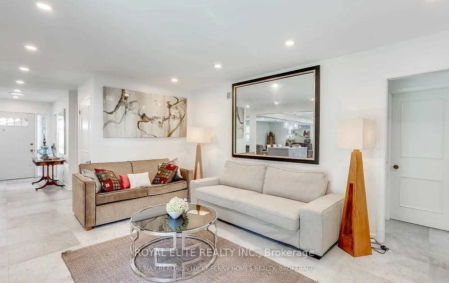 Photo 2 of 21 Ovida Boulevard, Markham, Bullock — HOMEH