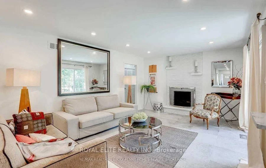 Photo 3 of 21 Ovida Boulevard, Markham, Bullock — HOMEH