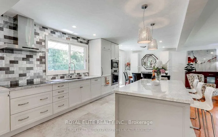 Photo 4 of 21 Ovida Boulevard, Markham, Bullock — HOMEH