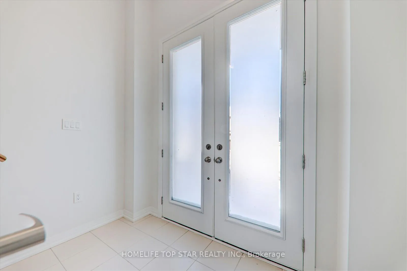 Photo 4 of 2972 Seagrass Street, Pickering, Rural Pickering — HOMEH