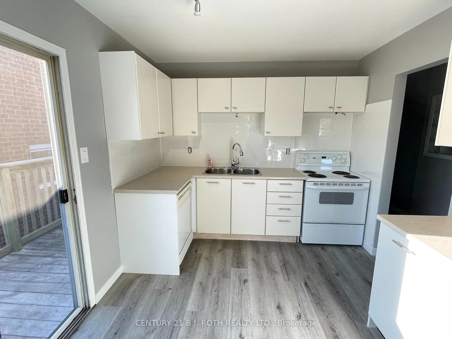 Photo 4 of 11 Herrell Avenue, Barrie, Painswick North — HOMEH