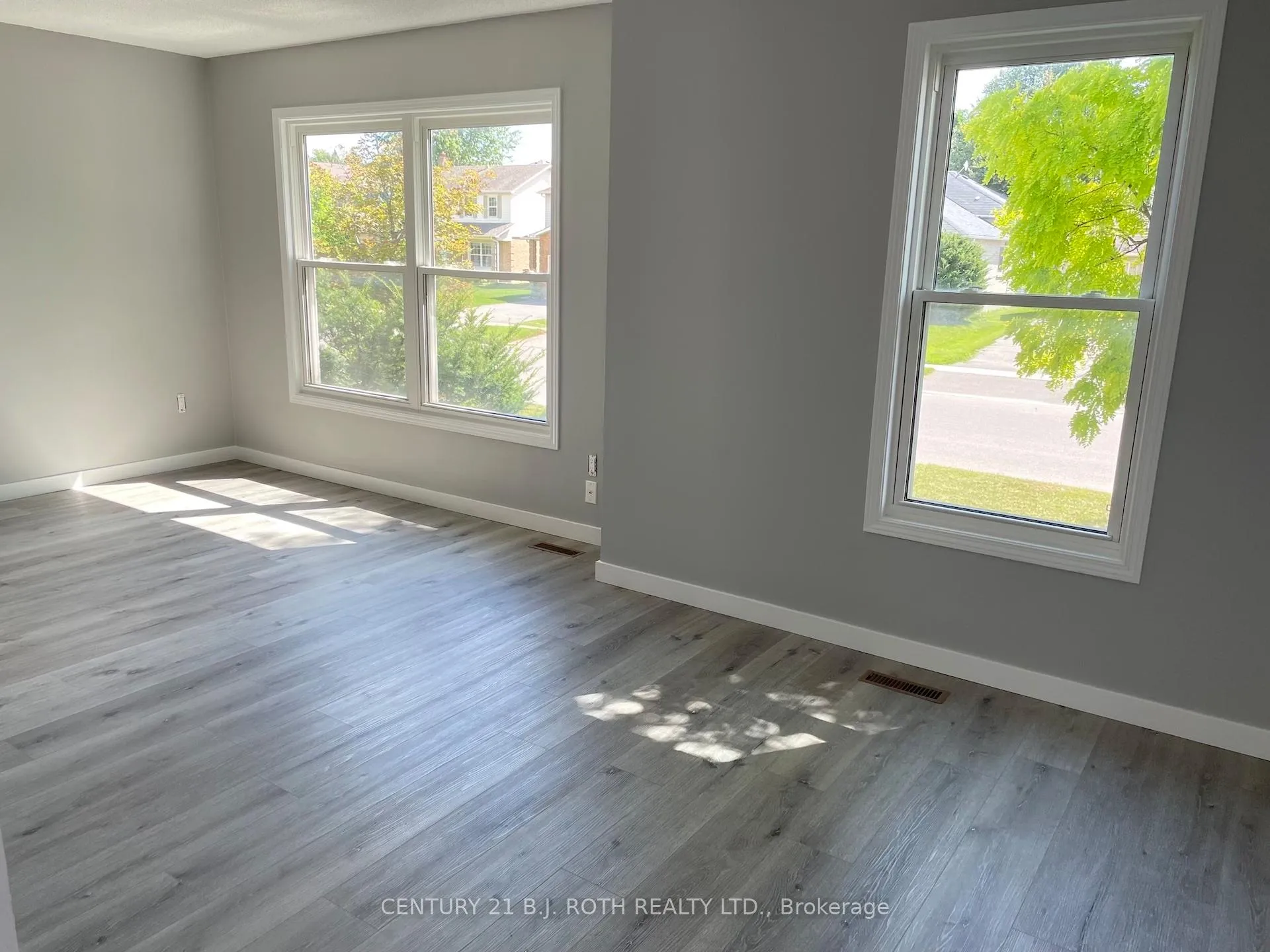Photo 6 of 11 Herrell Avenue, Barrie, Painswick North — HOMEH