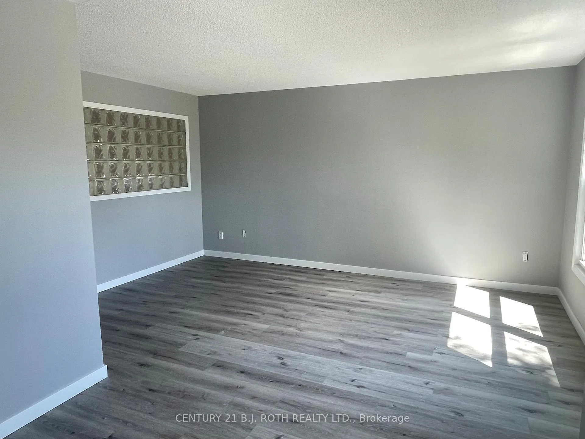 Photo 9 of 11 Herrell Avenue, Barrie, Painswick North — HOMEH