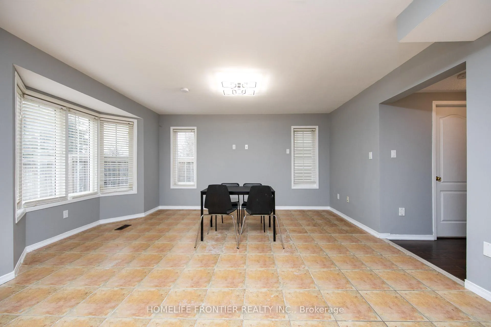 Photo 5 of 119 Norland Circle, Oshawa, Windfields — HOMEH