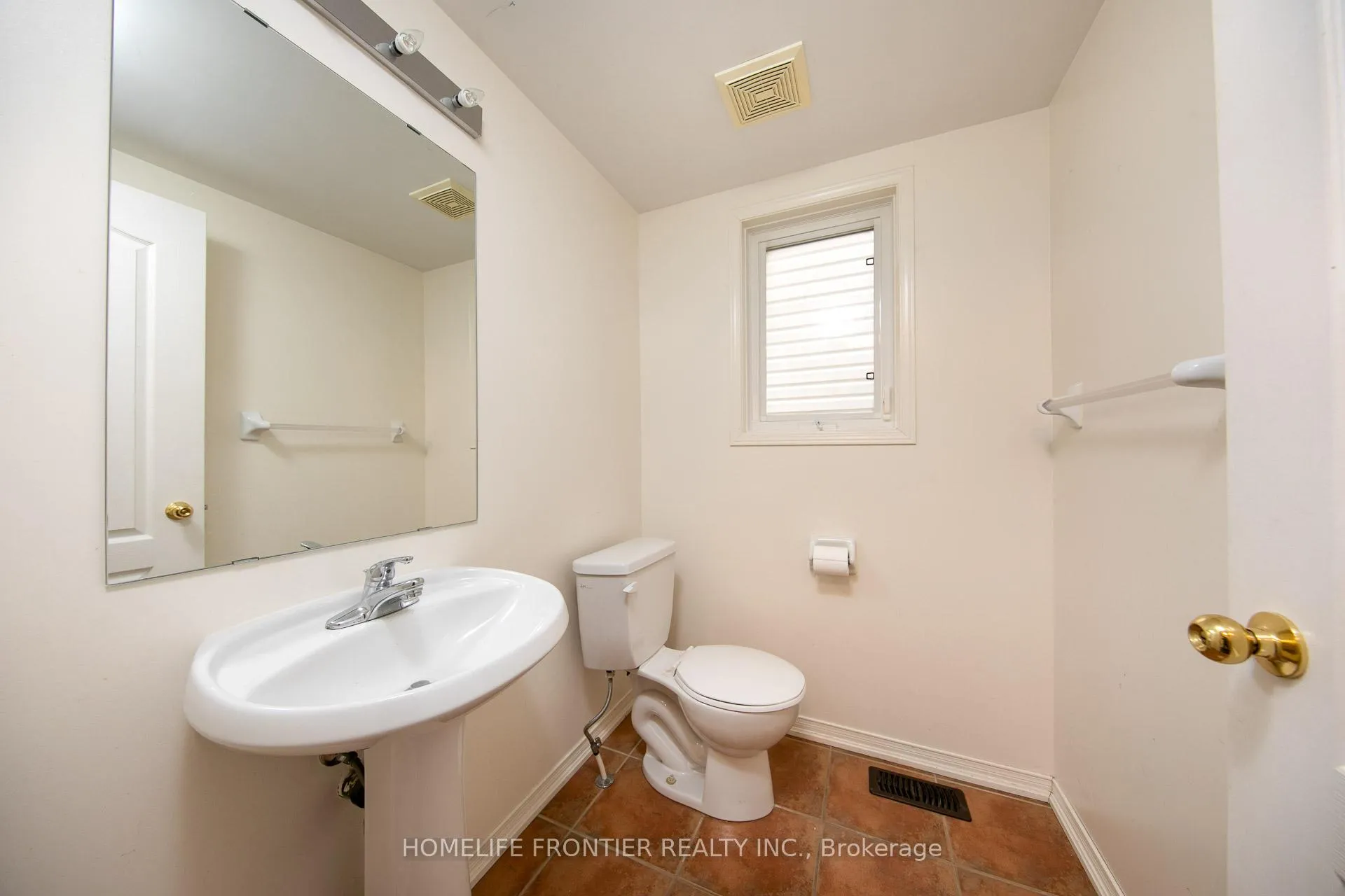 Photo 9 of 119 Norland Circle, Oshawa, Windfields — HOMEH