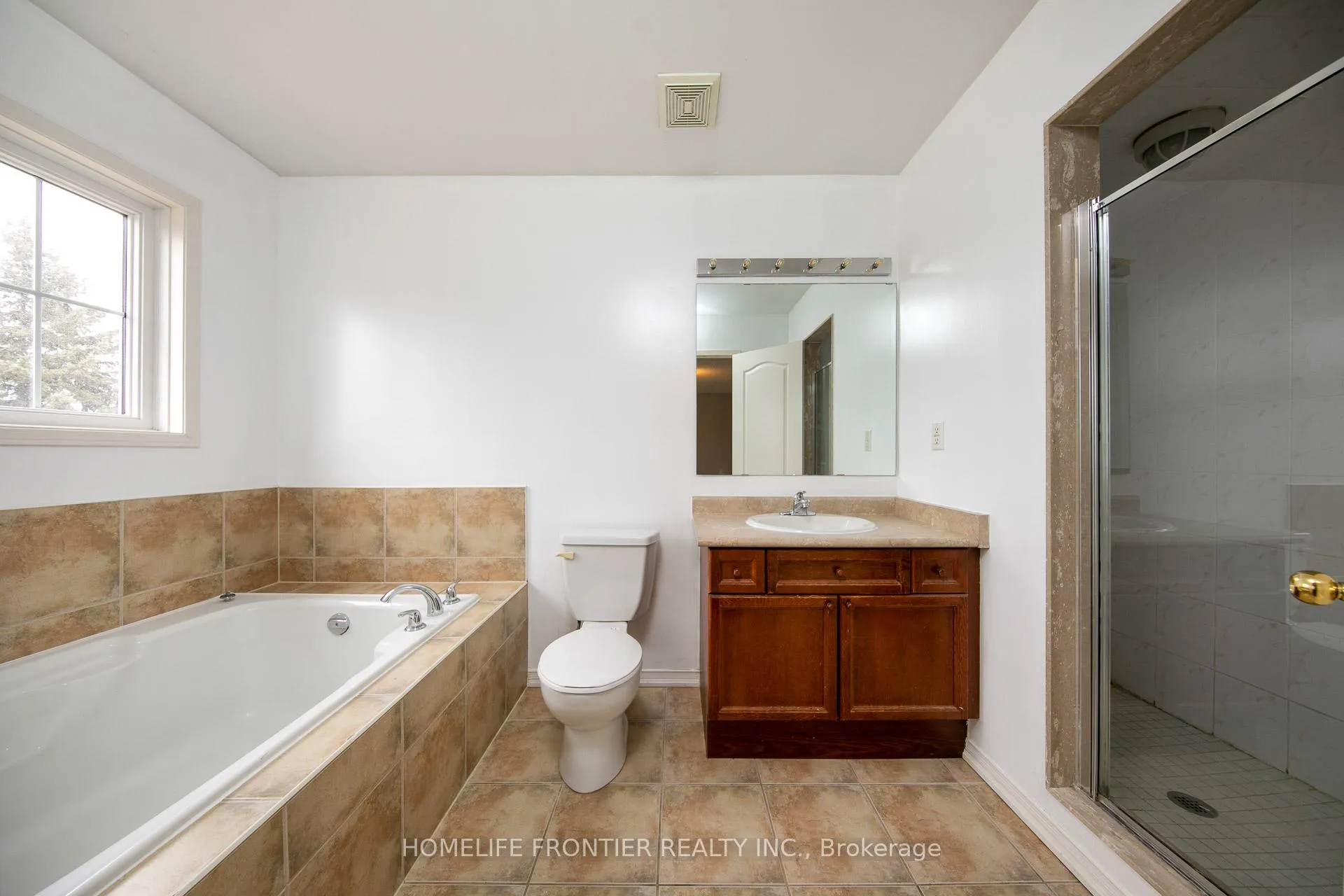 Photo 15 of 119 Norland Circle, Oshawa, Windfields — HOMEH