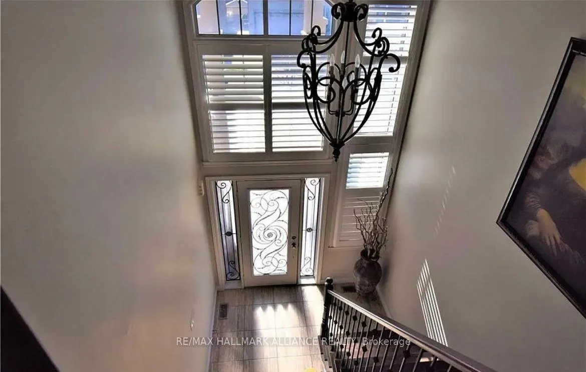 Photo 2 of 29 Springwood Drive, Hamilton, Stoney Creek — HOMEH