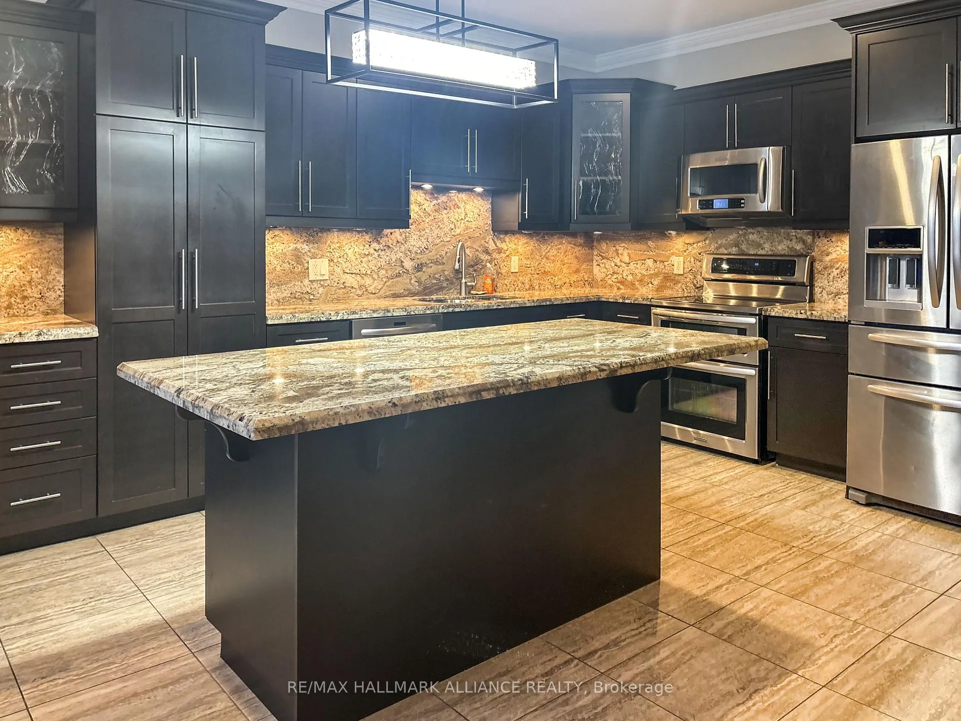 Photo 4 of 29 Springwood Drive, Hamilton, Stoney Creek — HOMEH