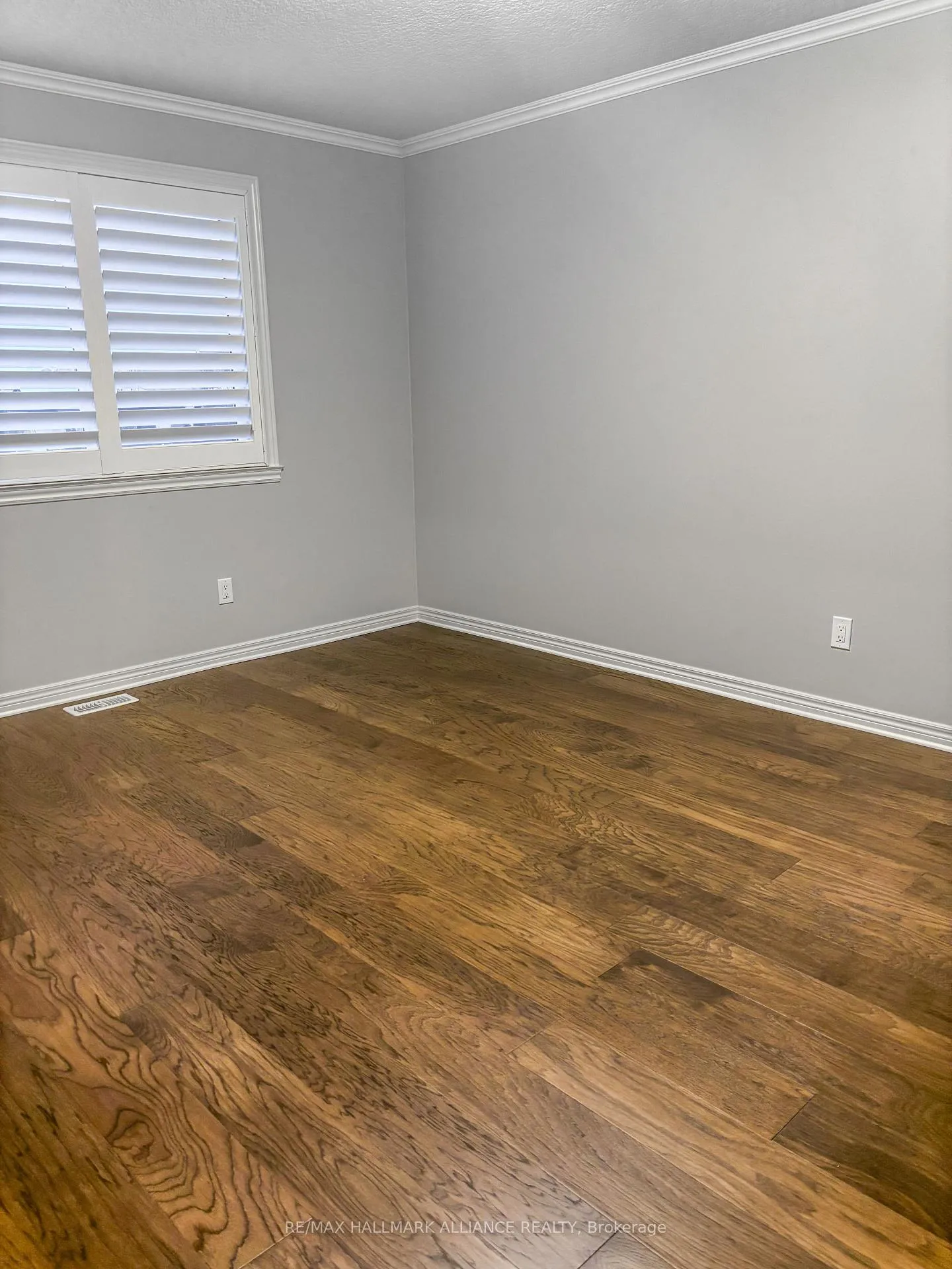Photo 10 of 29 Springwood Drive, Hamilton, Stoney Creek — HOMEH