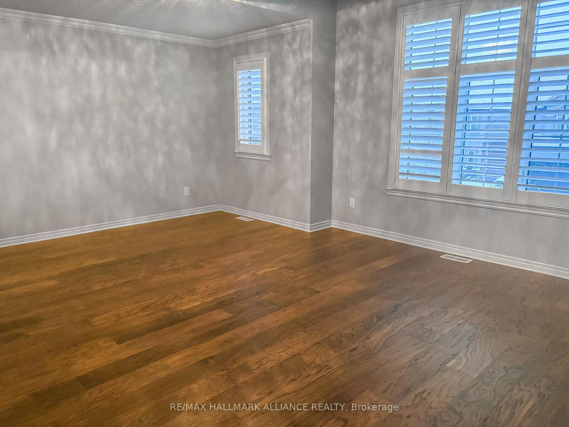 Photo 11 of 29 Springwood Drive, Hamilton, Stoney Creek — HOMEH