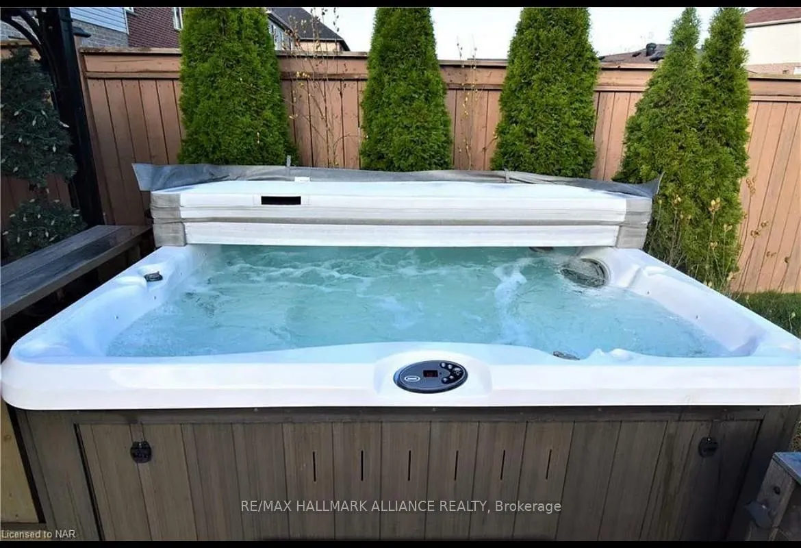 Photo 15 of 29 Springwood Drive, Hamilton, Stoney Creek — HOMEH