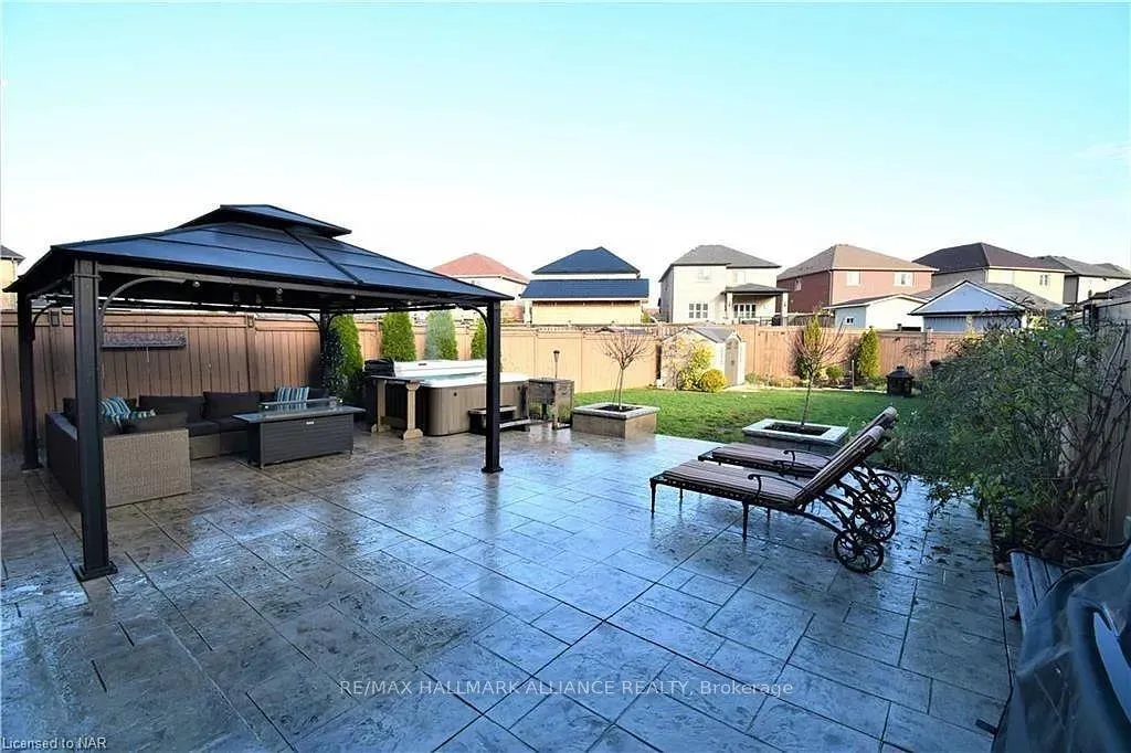Photo 16 of 29 Springwood Drive, Hamilton, Stoney Creek — HOMEH