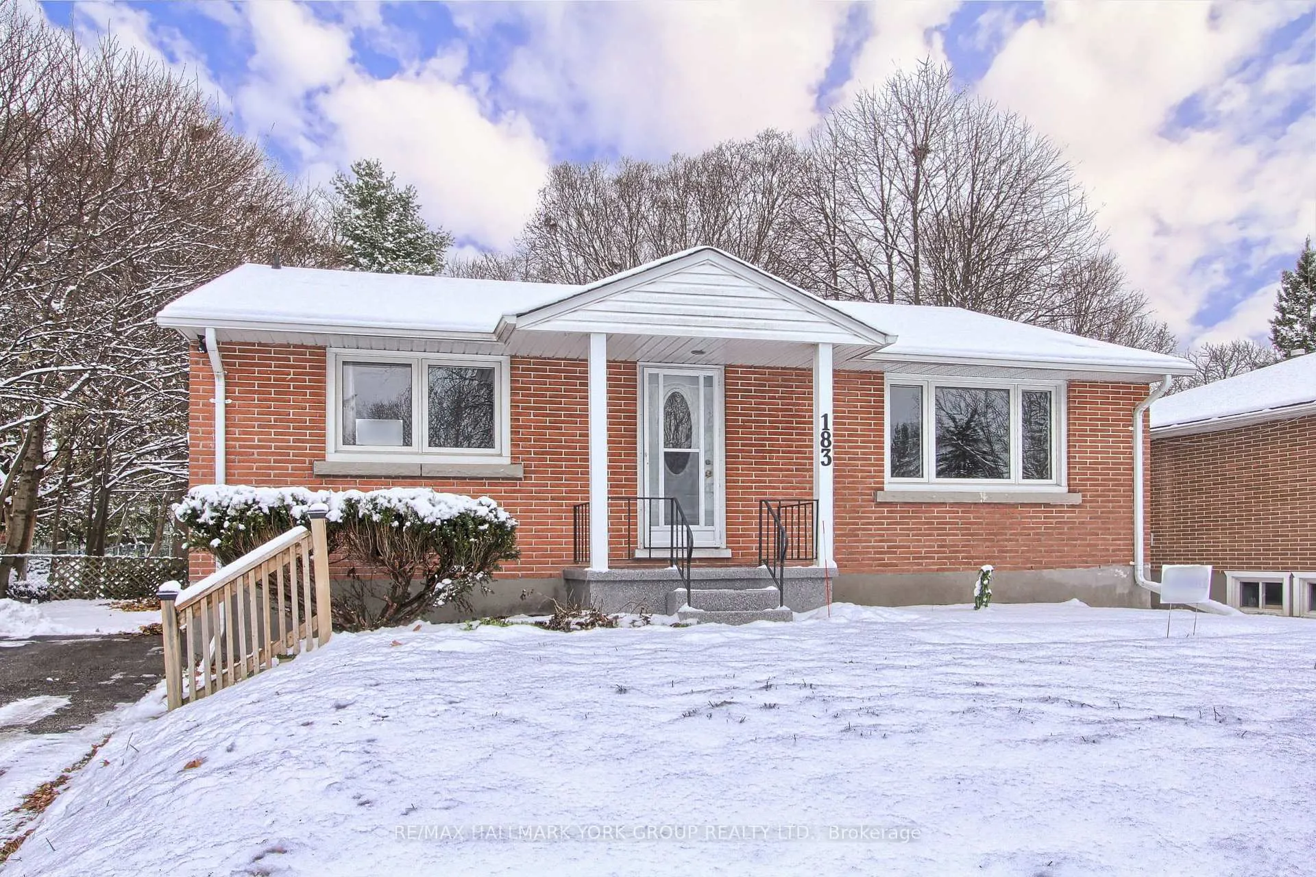 Photo 3 of 183 Wellington Street E, Barrie, Wellington — HOMEH