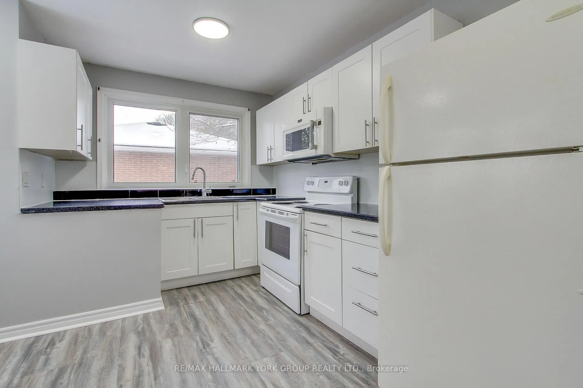 Photo 9 of 183 Wellington Street E, Barrie, Wellington — HOMEH