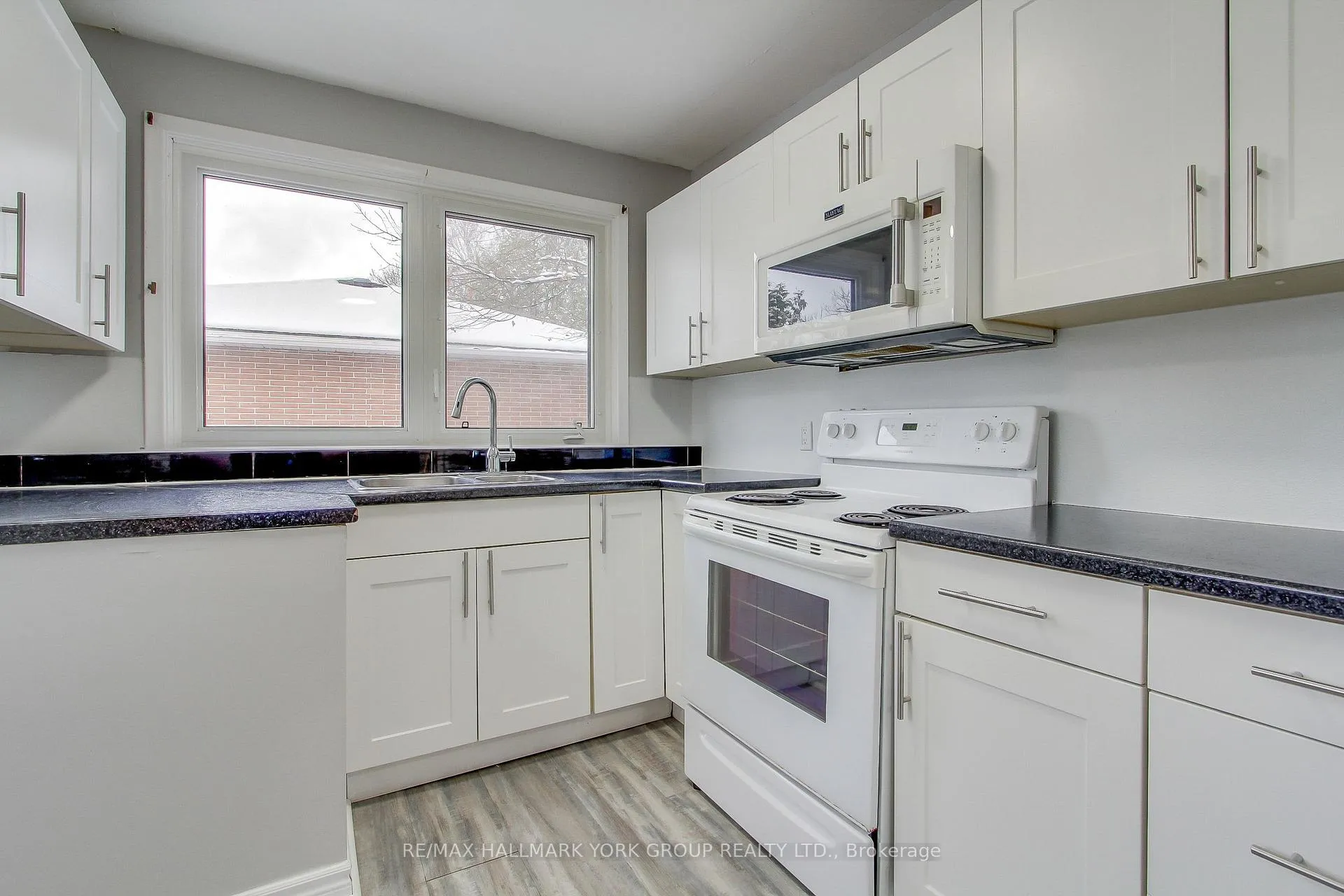 Photo 10 of 183 Wellington Street E, Barrie, Wellington — HOMEH