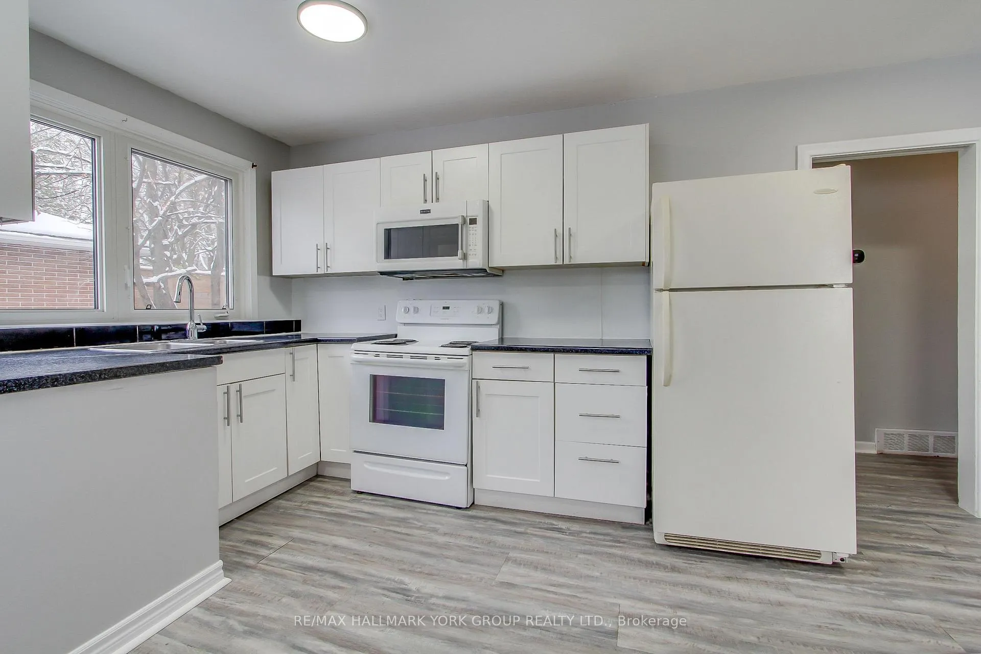 Photo 12 of 183 Wellington Street E, Barrie, Wellington — HOMEH