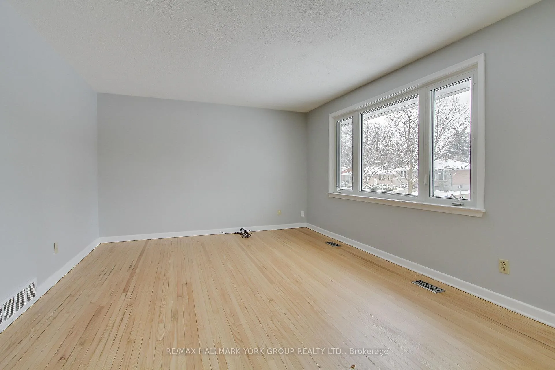 Photo 16 of 183 Wellington Street E, Barrie, Wellington — HOMEH