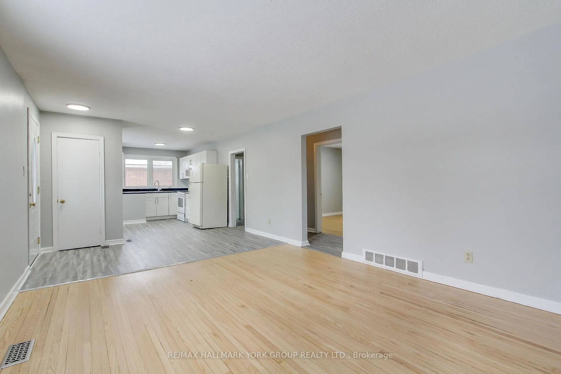 Photo 18 of 183 Wellington Street E, Barrie, Wellington — HOMEH